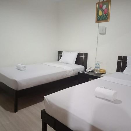 Hotel Meganita Mamuju Екстер'єр фото