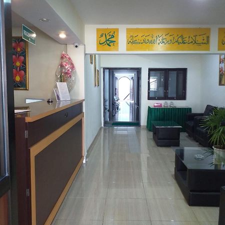 Hotel Meganita Mamuju Екстер'єр фото