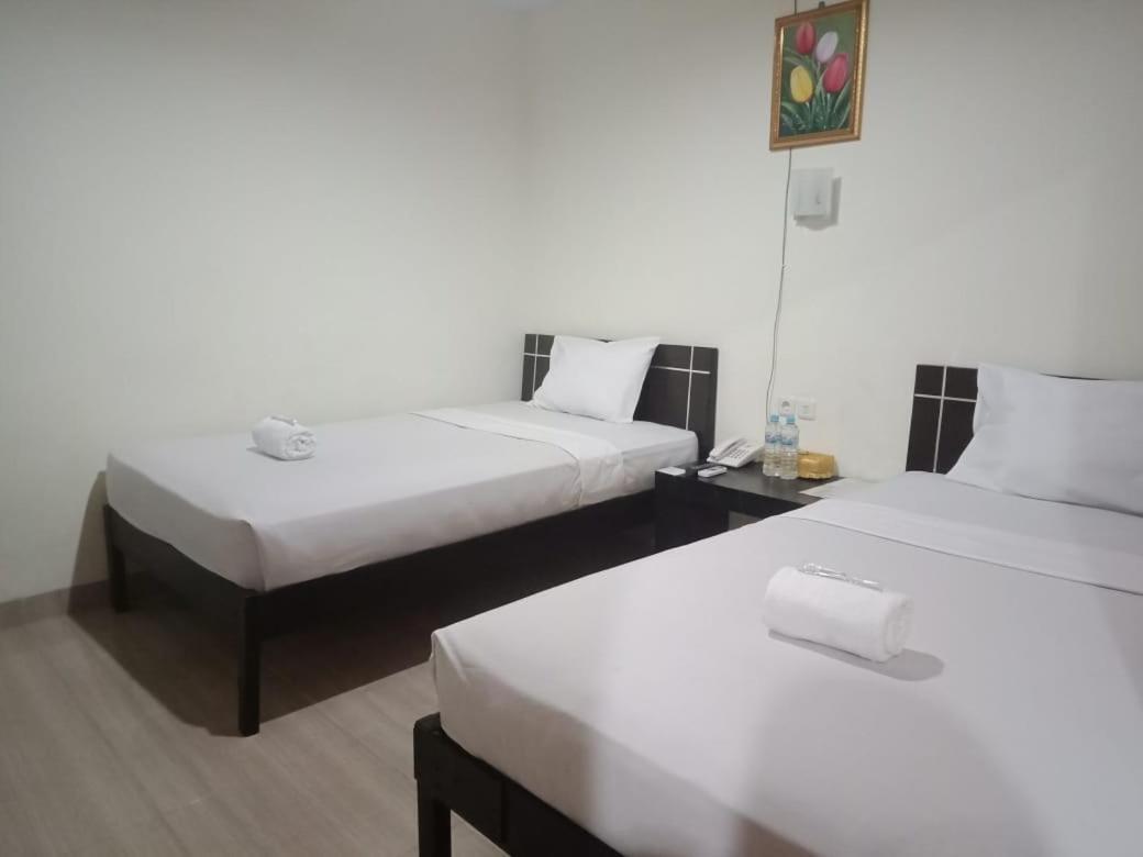 Hotel Meganita Mamuju Екстер'єр фото