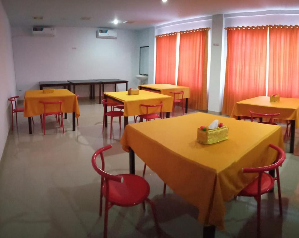 Hotel Meganita Mamuju Екстер'єр фото