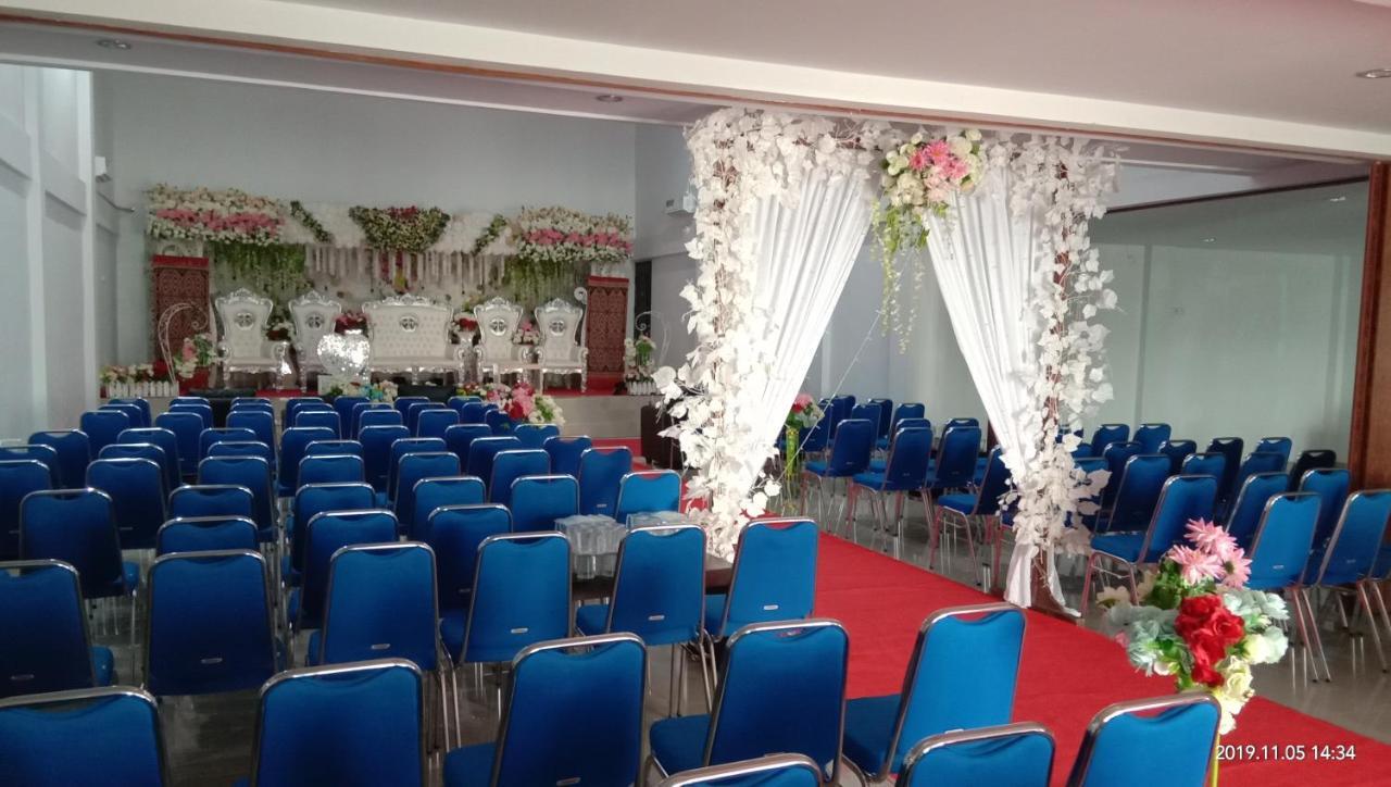 Hotel Meganita Mamuju Екстер'єр фото
