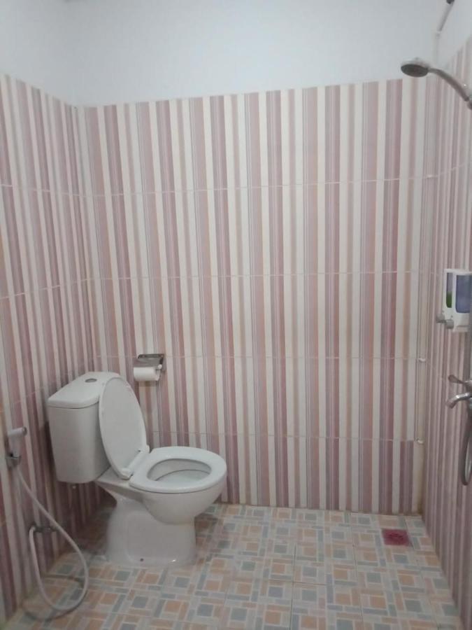 Hotel Meganita Mamuju Екстер'єр фото