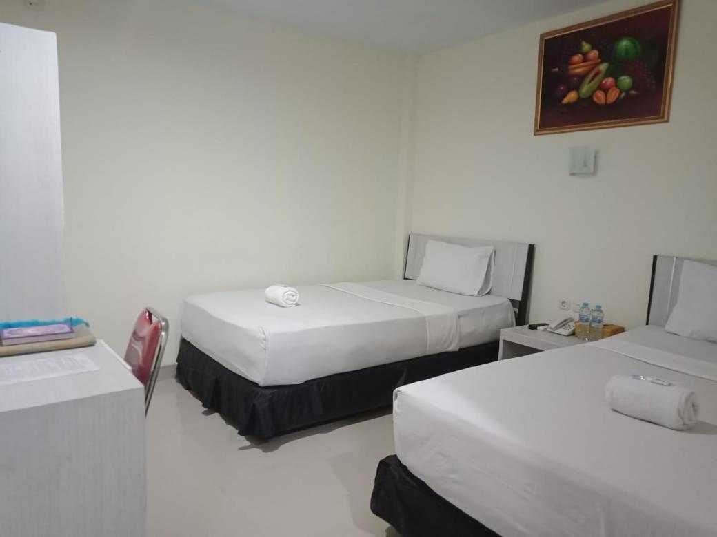 Hotel Meganita Mamuju Екстер'єр фото