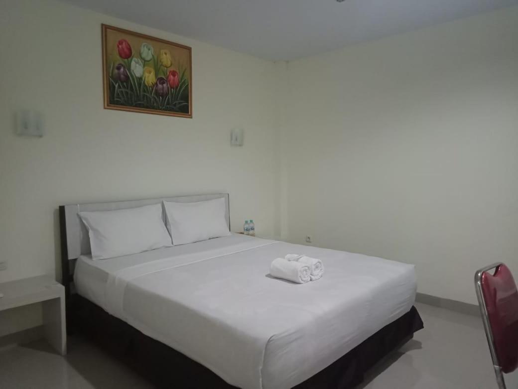Hotel Meganita Mamuju Екстер'єр фото